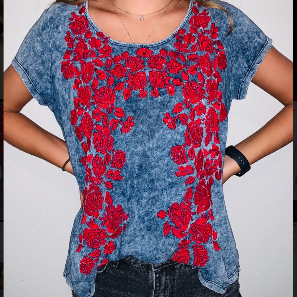 💛 Embroidered I.N.C. Blouse